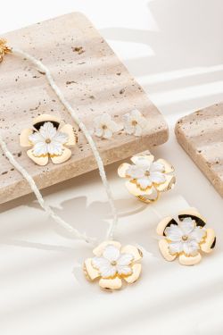 Conjunto Completo Artesanal Semijoia ouro 18k Flores Brancas